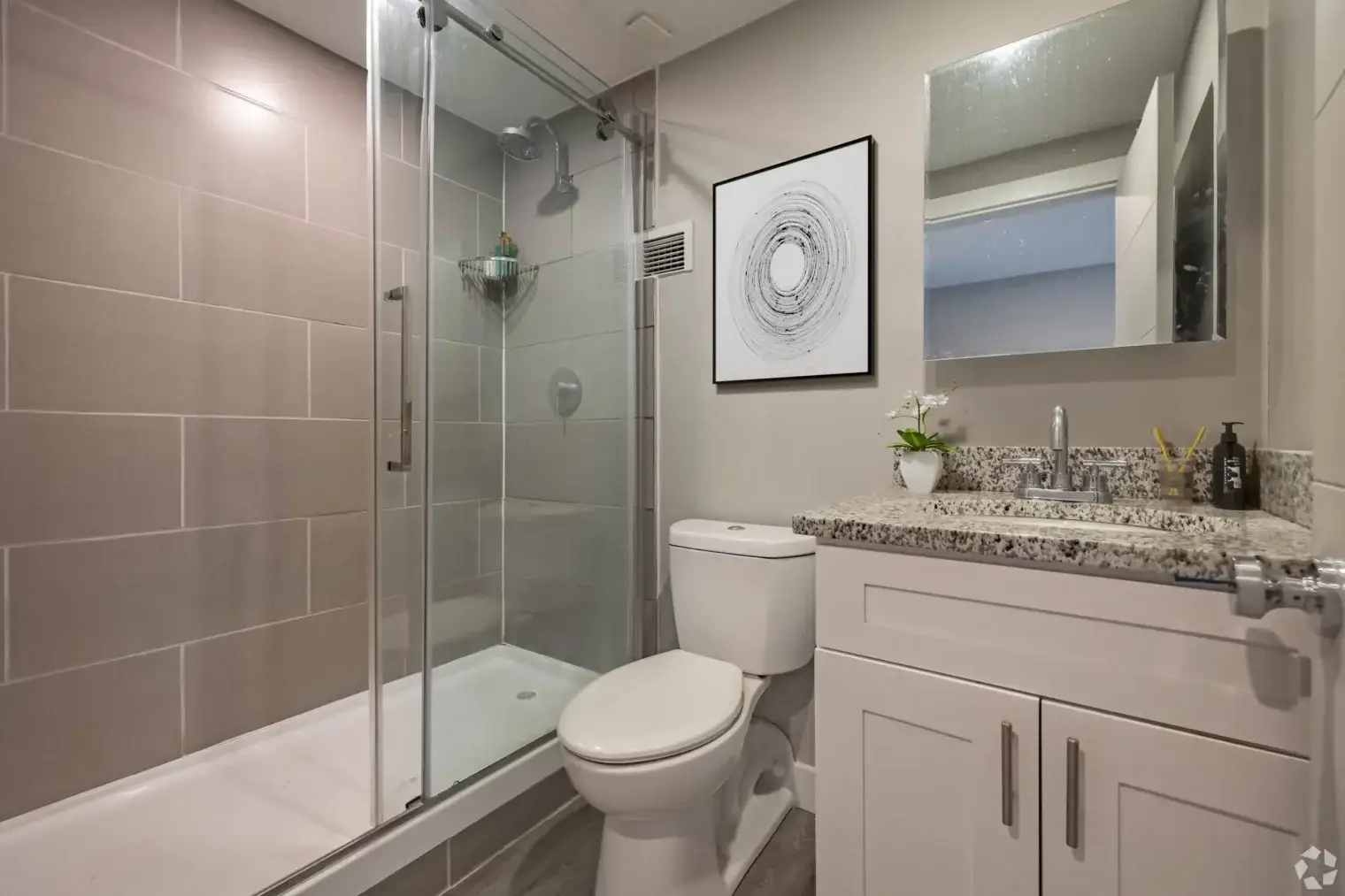 highpointeapartments bathroom