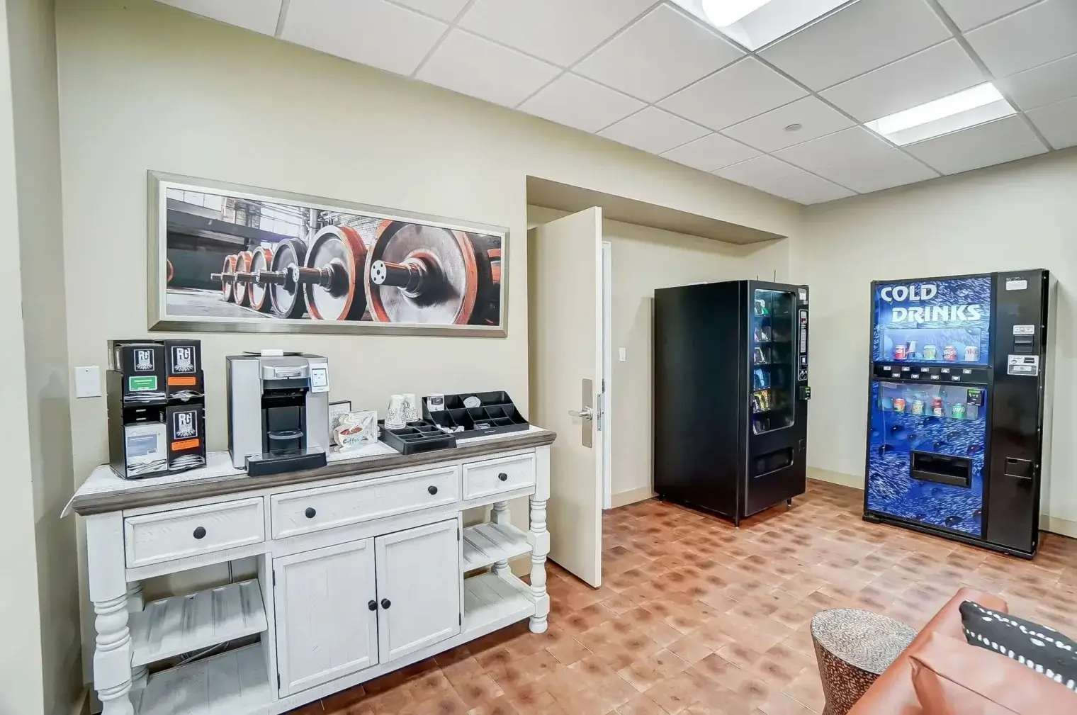 highpointeapartments beverage